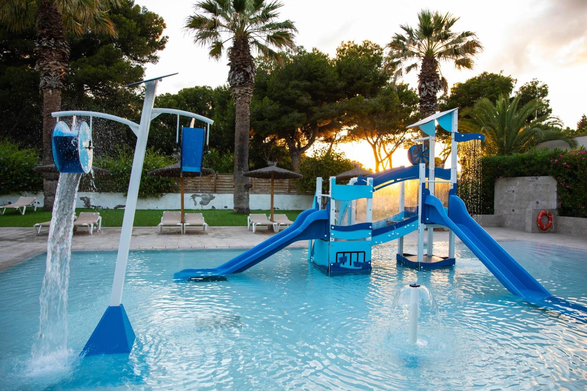 Hotel Holacamp Sitges Fun Exterior foto